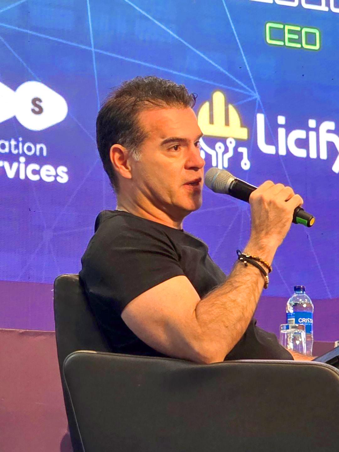 Omar Ladino, CEO de NGDS, durante el panel de la Segunda Cumbre de IA de CAMACOL
